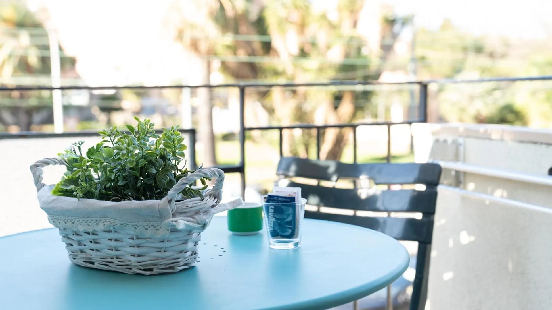 Casa Luna Nel Cuore Di Cagliari A 10 Minuti In Macchina Dalle Spiagge Piu Belle 0*,  Italia